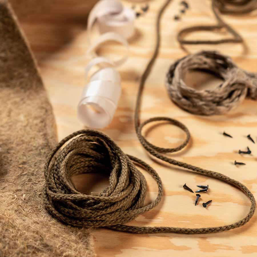 Materialer til vinduestætning og dørtætning i ældre huse