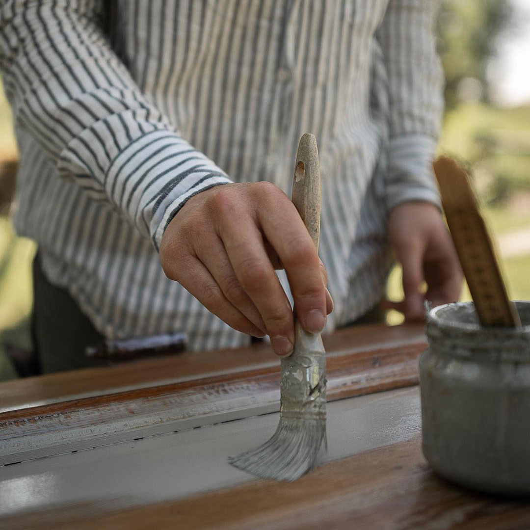 Maling af fyldningsdør med linoliemaling.
