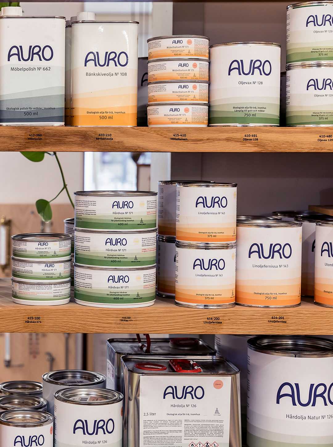 Ytbehandling f&ouml;r m&ouml;bler och golv fr&aring;n Auro.