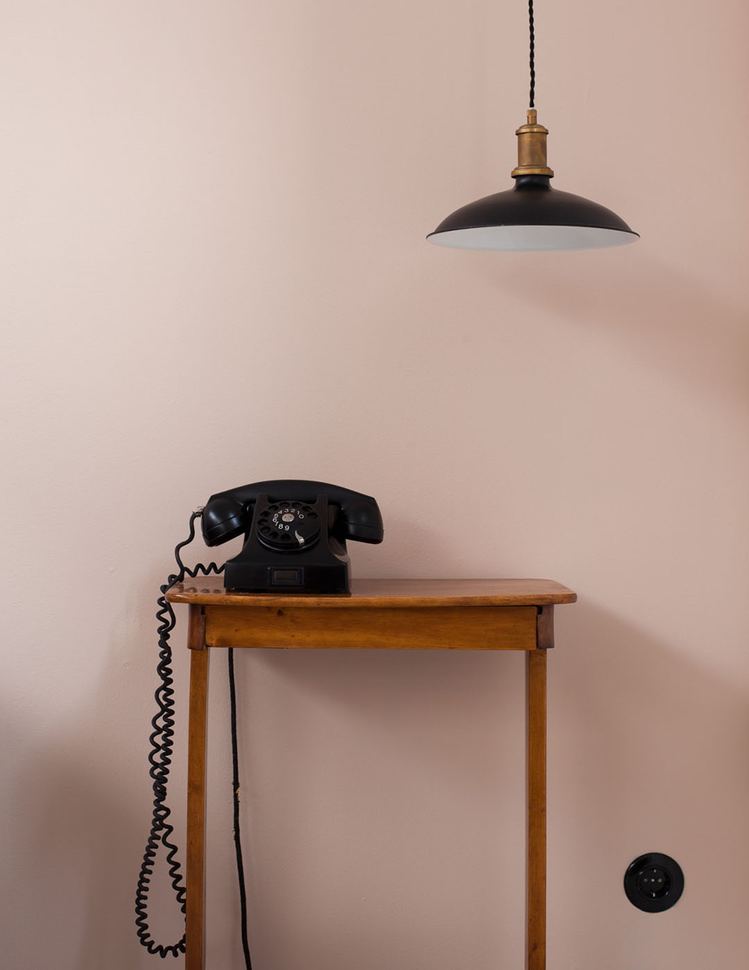 V&aelig;g malet med Auros v&aelig;gmaling i farven Sidenv&aelig;veriet.