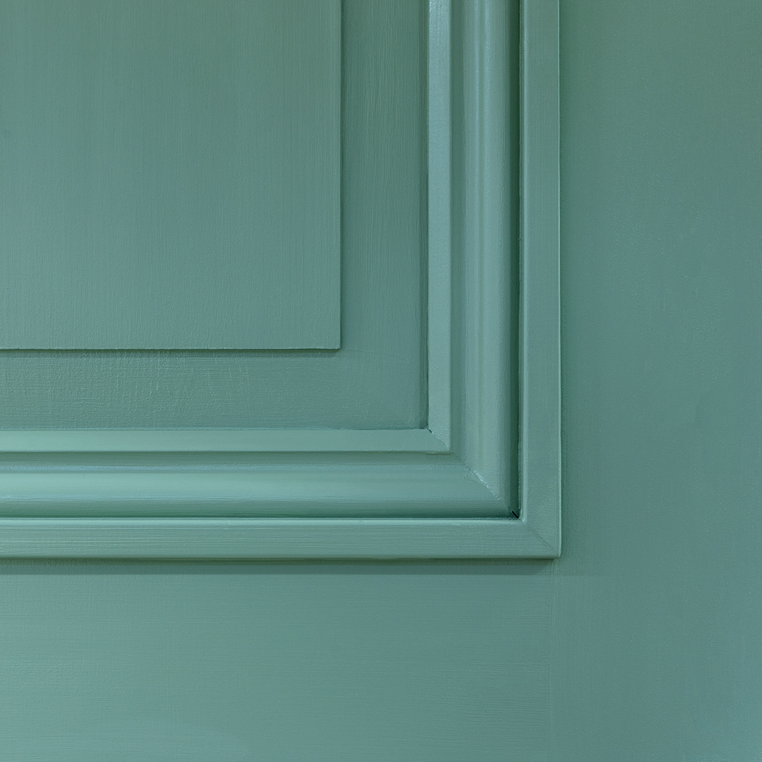 Detalj fr&aring;n spegeld&ouml;rr med helfransk spegel.