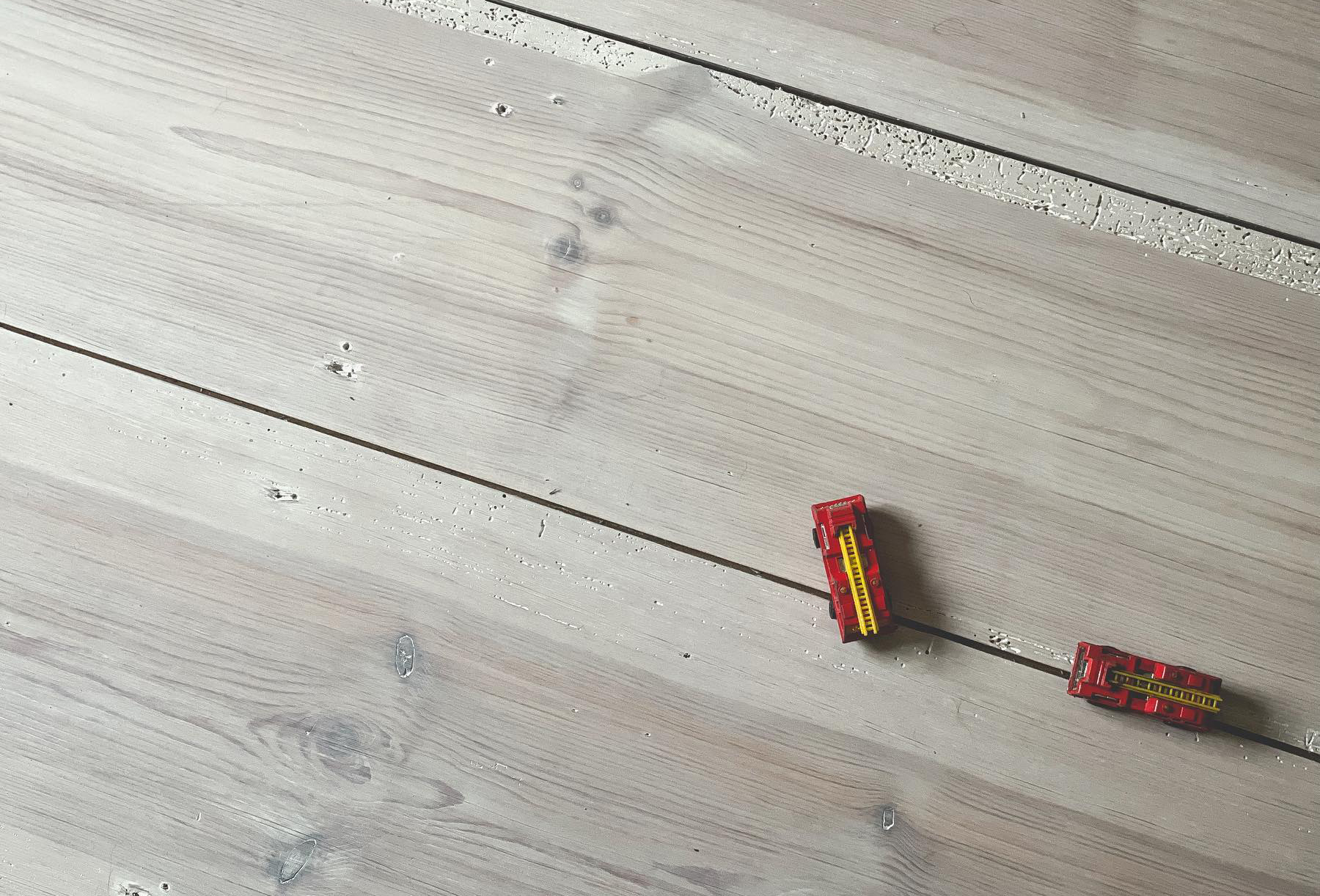 et ludbehandlet og hvidolieret &aelig;ldre gulv