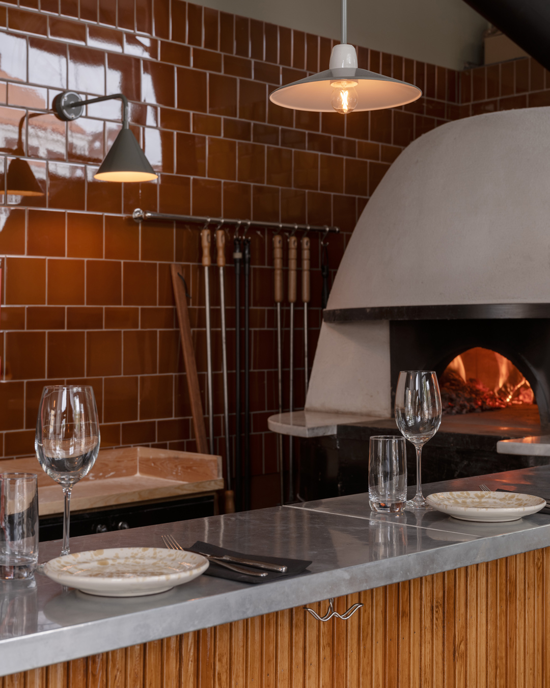 Pendellampe Bonn og v&aelig;glampe Zwickau p&aring; Restaurant Robb